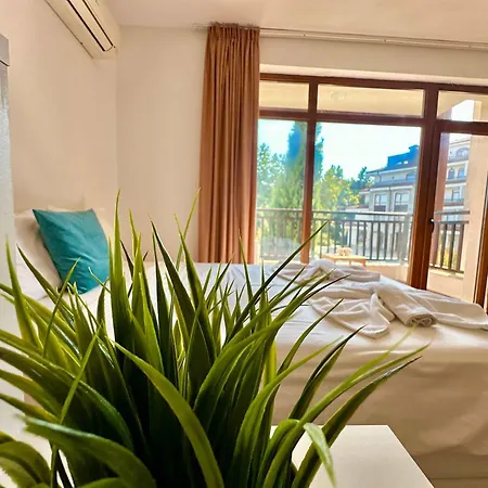 Апартаменты Bright With Pool View In Vineyards