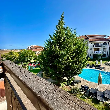 Апартаменты Bright With Pool View In Vineyards *